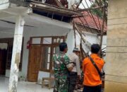 Hujan Disertai Angin Kencang Sapu Rumah Warga Di Kecamatan Kedungdung Sampang