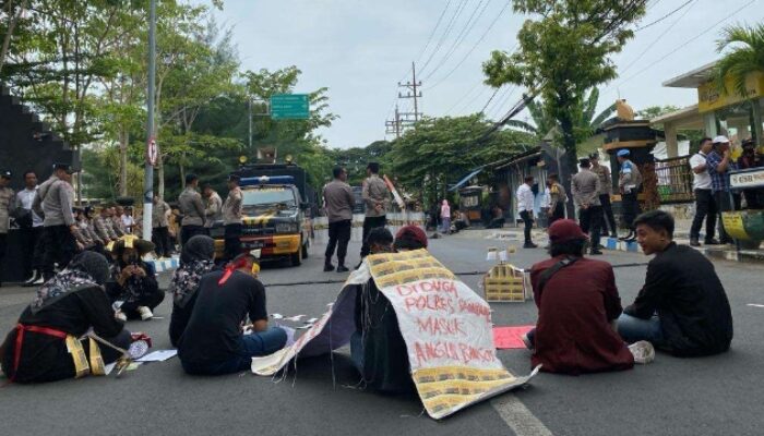 Tuntut Pengusutan Kasus Penggelapan Dana Bansos, Polres Sampang Didemo Aktivis Mdw