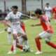 Pemain Perssu Madura City Saat Beradu Berebut Bola Dengan Pemain Persiga Trenggalek.