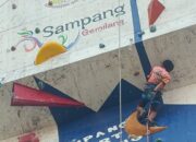 Atlet Usia Dini Fpti Sampang Saat Melakukan Latihan Di Wall Climbing Ssc.
