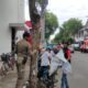 Petugas Gabungan Saat Melakukan Penertiban Apk Di Jalan Protokol Kota Bangkalan.