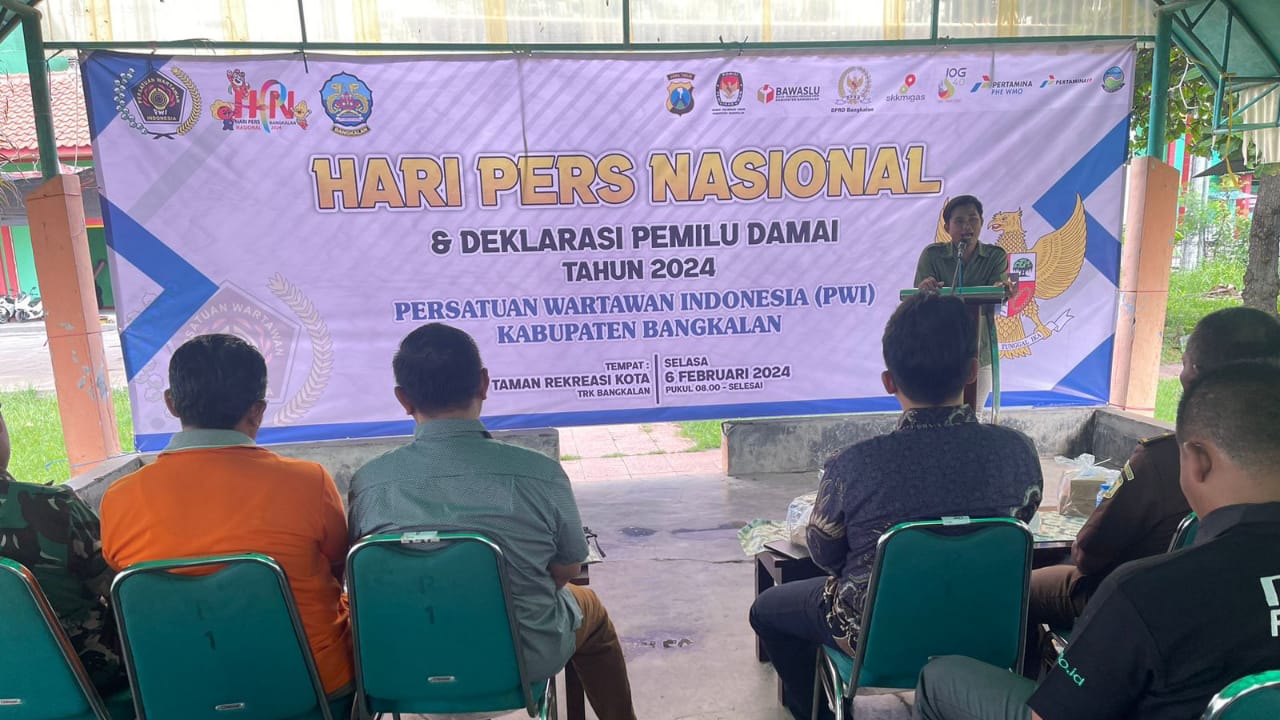 Ketua Pwi Bangkalan Mahmud Ismail Saat Menyampaikan Sambutan Pada Acara Peringati Hpn Di Trk.