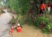 Cegah Bencana Banjir, Sejumlah Relawan Di Sampang Bersihkan Sungai Kamoning