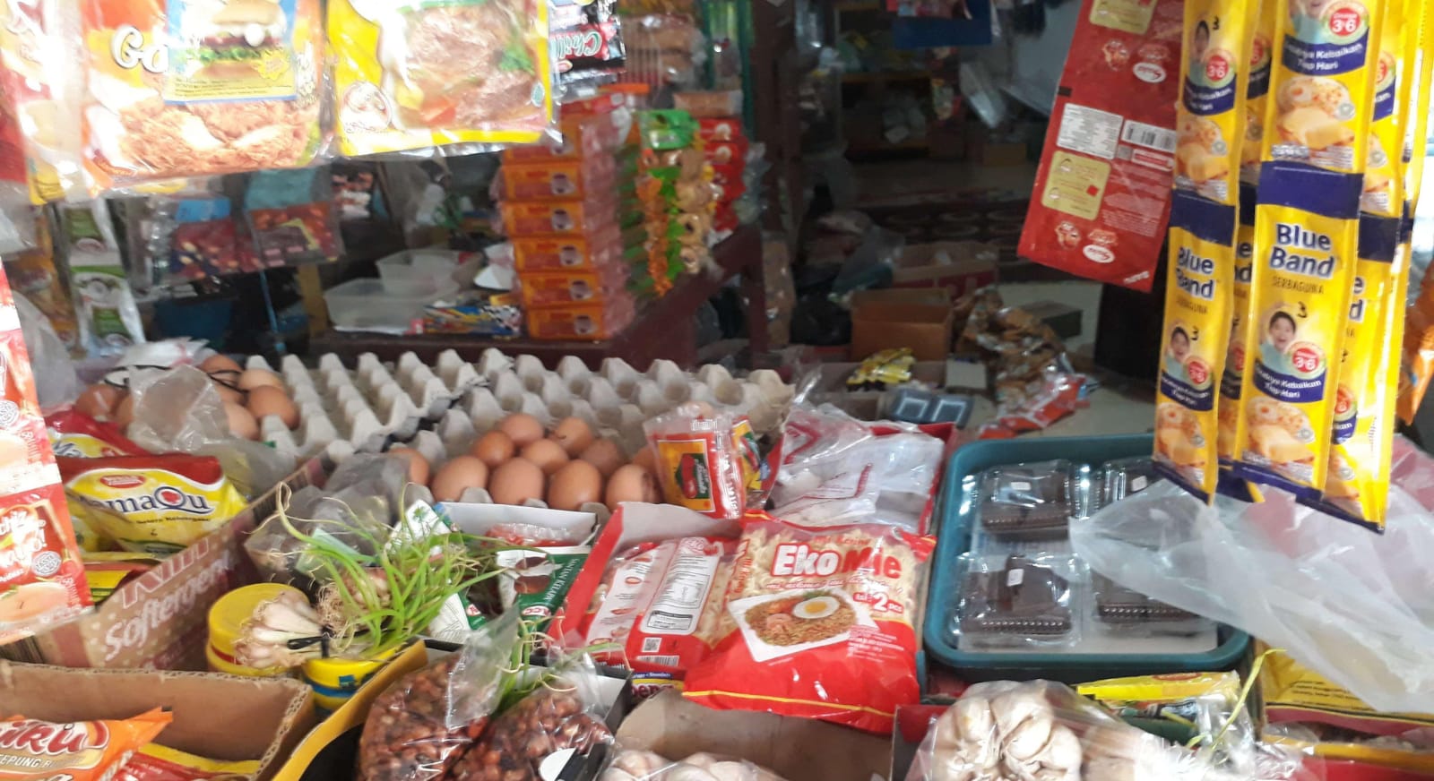 Pedagang Sembako Di Salah Satu Pasar Sumenep.