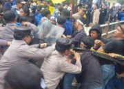 Demonstran Tak Kunjung Ditemui Kapolres, Bentrok Mahasiswa – Polisi Di Sumenep Tak Terhindarkan