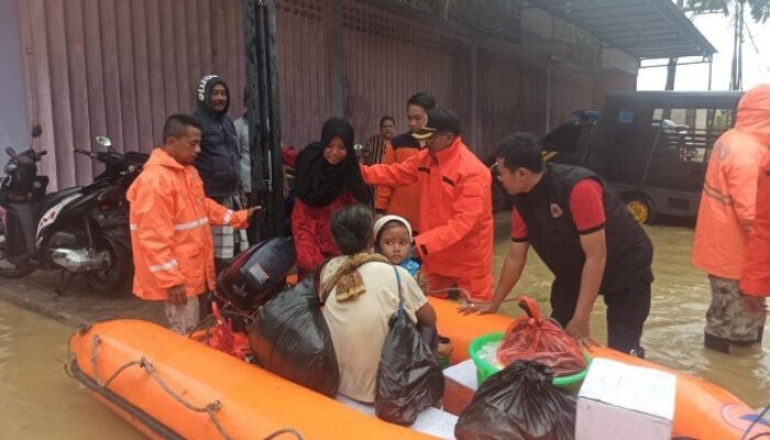 Hujan Deras, Puluhan Rumah Di Bangkalan Terendam Banjir
