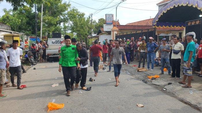 Lokasi Rekapitulasi Suara Pemilu Di Pamekasan Saat Diblokade Massa.