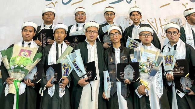 Para Mahasiswa Asal Madura Yang Telah Menyelesaikan Pendidikan Di Universitas Al Ahgaff Yaman.