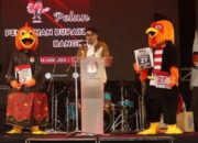 Ketua Kpu Bangkalan Saat Menyampaikan Sambutan Pada Acara Peluncuran Maskot Pilkada Bangkalan
