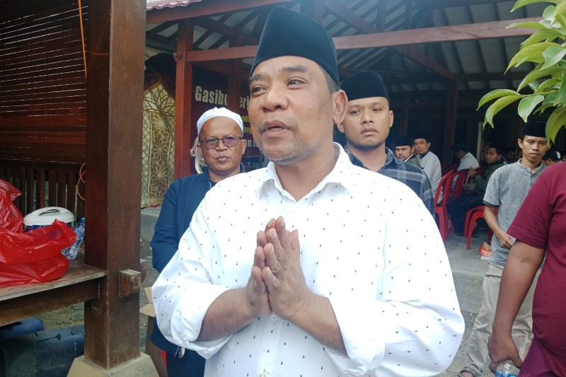 Mahfud Saat Diwawancarai Oleh Awak Media.