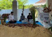 Img 20240829 Wa0020 H. Slamet Junaidi Nyekar Ke Makam Orang Tua Dan Hj Mimin Slamet Junaidi Sebelum Mendaftar Ke Kpu Sampang