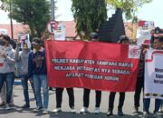 Img 20241003 Wa0000 Demo Di Depan Polres Sampang, Mahasiswa Soroti Peran Aparat Penegak Hukum Di Pilkada Serentak