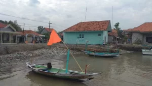 Akibat Tambatan Perahu, Lingkungan Laut di Bangkalan Kumuh