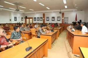 Nasib Tidak Jelas, Honorer K2 Sampang Temui Pejabat Bupati