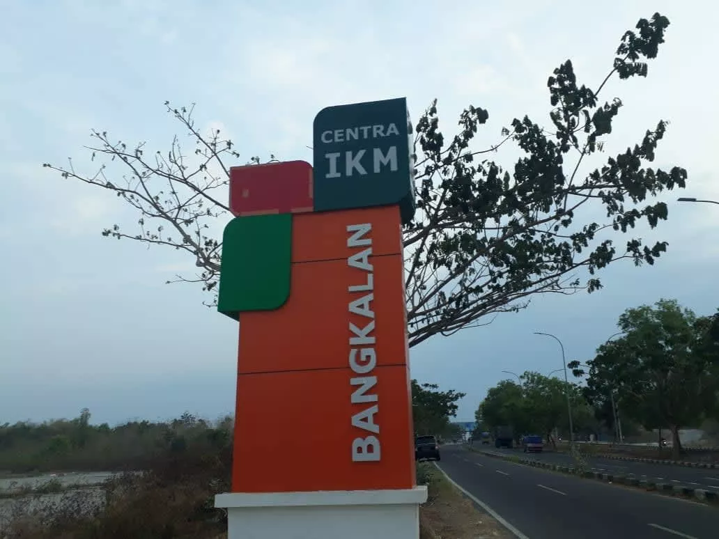 Tugu Sentra Industri Kecil Menengah (Ikm) Bangkalan Madura.