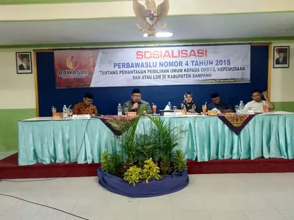 Sosialisasikan Perbawaslu, Bawaslu Sampang Ajak Masyarakat Pantau Pemilu