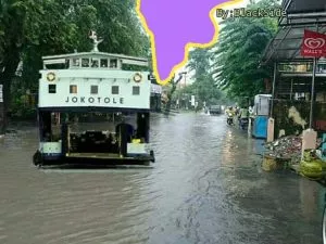 Kapal Fery &Quot;Masuk&Quot; Jalan Rusak Dan Banjir Di Kecamatan Kamal 12 Kapal Fery “Masuk” Jalan Rusak Dan Banjir Di Kecamatan Kamal