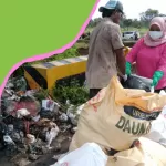 2019 02 11 15.38.11 1 2 Psht Tanjung Bumi Evakuasi Sampah Dari Jembatan Dan Jalan