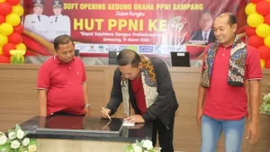 Peringati Hut Ke 49, Aba Idi Resmikan Graha Ppni Sampang