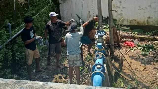 Proses Pengangkatan Motor Pompa Air Di Sumber Pangilen 1.