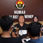 Humas Polres Sumenep Saat Memberikan Keterangan Kepada Awak Media.