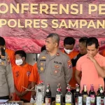 Kapolres Sampang Akbp Siswantoro S.i.k, Mh Saat Memberikan Keterangan Kepada Awak Media.