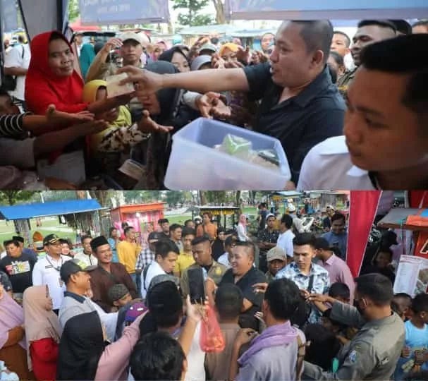 Bupati Sampang H. Slamet Junaidi Saat Memborong Dagangan Pkl