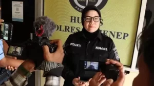 Grebek Dua Toko, Polres Sumenep Sita Ratusan Botol Miras