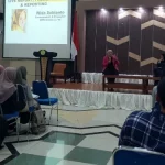 Koresponden Dan News Presenter Media Televisi Nasional Ternama, Wida Subianto Pada Saat Menyampaikan Materi