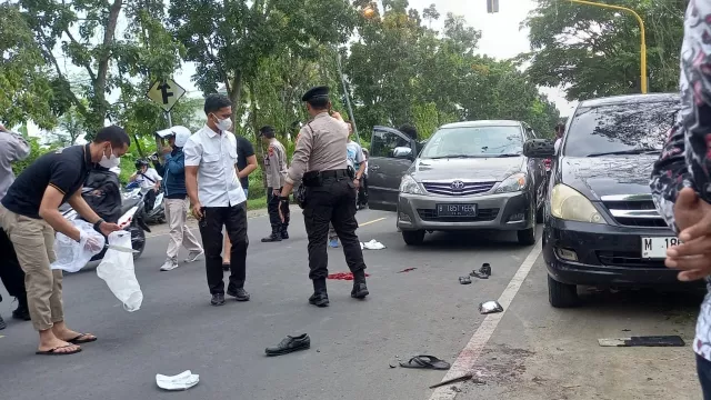 Petugas Kepolisian Saat Berada Di Lokasi Kejadian