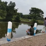 Salah Satu Warga Saat Memancing Di Sekitar Jls.