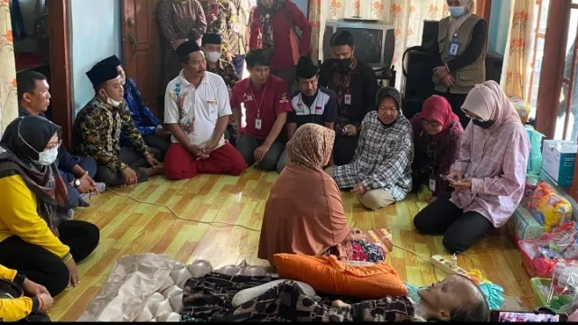 Kunjungan Menteri Sosial Tri Rismaharini Di Kecamatan Banyuates Sampang.