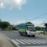 Truk Berat Saat Berhenti Di Perempatan Lampu Merah Jls.