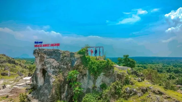 Suasana Bukit Anjhir Dilihat Dari Ketinggian.