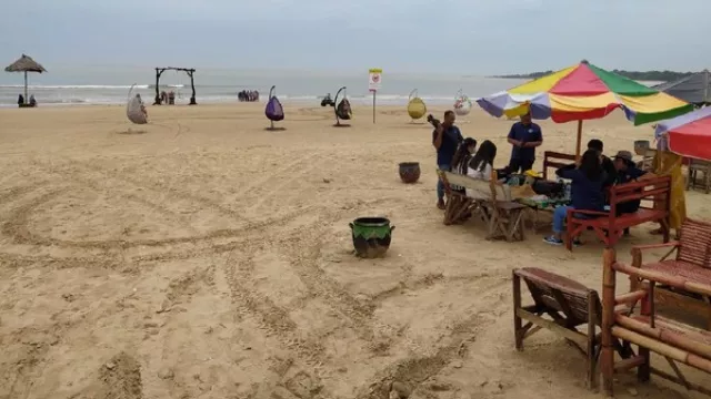 Pesona Salah Satu Pantai Di Kabupaten Bangkalan.