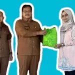 Penyerahan Paket Sembako Secara Simbolis Kepada Plt Bupati Bangkalan, Drs. Mohni.