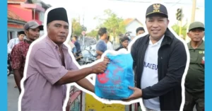 Tukang Becak Di Sampang Diguyur Paket Sembako Gratis Dari Bupati Haji Idi