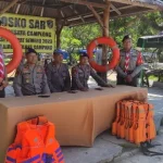 Pos Sar Di Pantai Camplong Sampang.