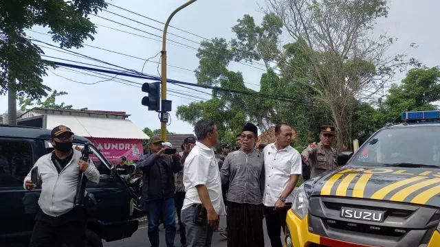 Terduga Pelaku Yang Diamankan Petugas Kepolisian Di Tkp.