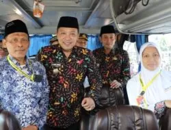 406 Jemaah Haji Kabupaten Sampang Dilepas Penuh Haru 12 406 Jemaah Haji Kabupaten Sampang Dilepas Penuh Haru