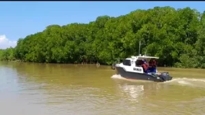 Cari Nelayan Hilang, Sat Polairud Polres Sampang Sisir Perairan Sreseh