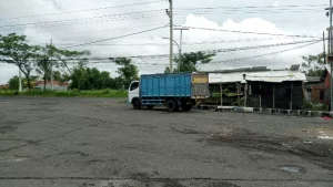 Jembatan Timbang Jrengik Beralih Fungsi Sebagai Rest Area Kendaraan Muatan Berat