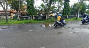 Jalan Raya Utama Menuju Syaikhona Kholil Bangkalan Rusak Parah