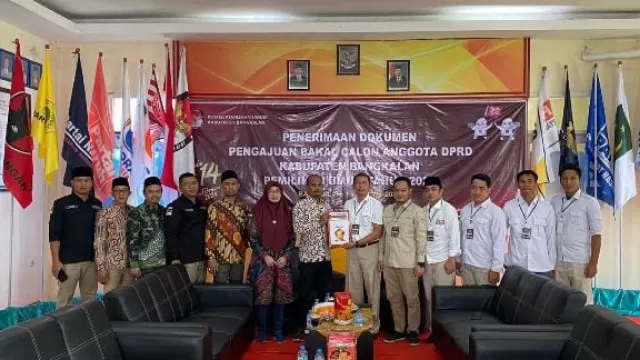 Dpc Partai Gerindra Bangkalan Saat Mendaftar Ke Kpu Bangkalan. (Foto : Istimewa)