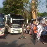 Plt Bupati Bangkalan, Drs. Mohni Melepas Ratusan Jamaah Haji Asal Bangkalan.