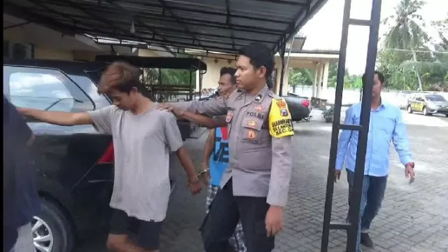 Kelima Pelaku Pesta Narkoba Digiring Ke Mapolsek Galis.