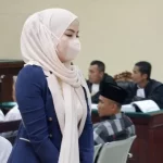 Ayu Khoirunita Selaku Istri Kedua Terdakwa Saat Dalam Persidangan Sebelum Diambil Sumpah.