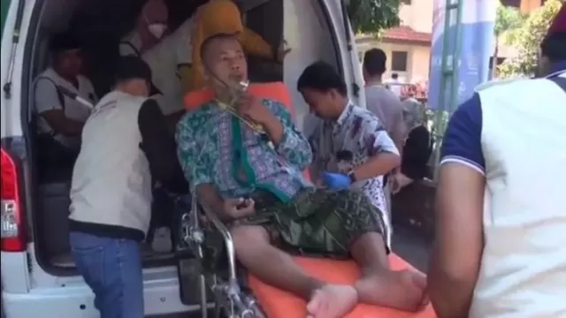 Salah Satu Cjh Dinyatakan Gagal Berangkat Ke Tanah Suci Lantaran Mengalami Sakit.