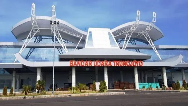 Bandara Trunojoyo Sumenep.