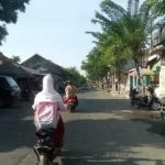 Salah Satu Warga Yang Menggunakan Sepeda Listrik.